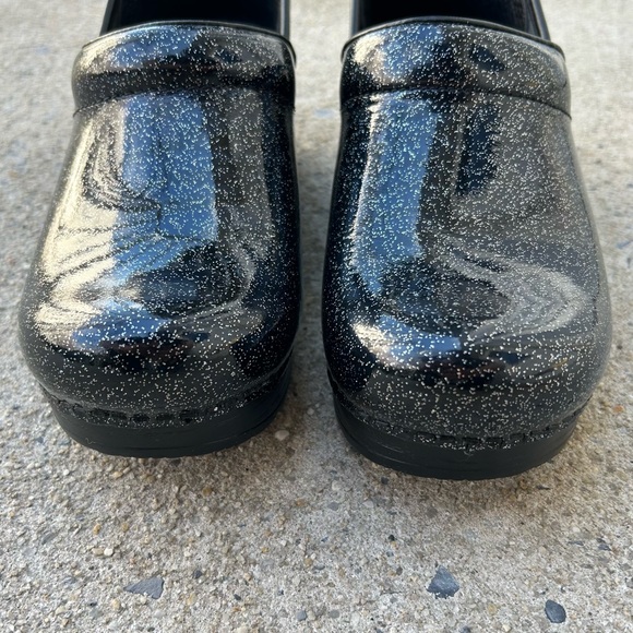 Dansko Women’s Professional Clogs Glitzy Patent Leather Style 706370202 Size 38 - Picture 5 of 12